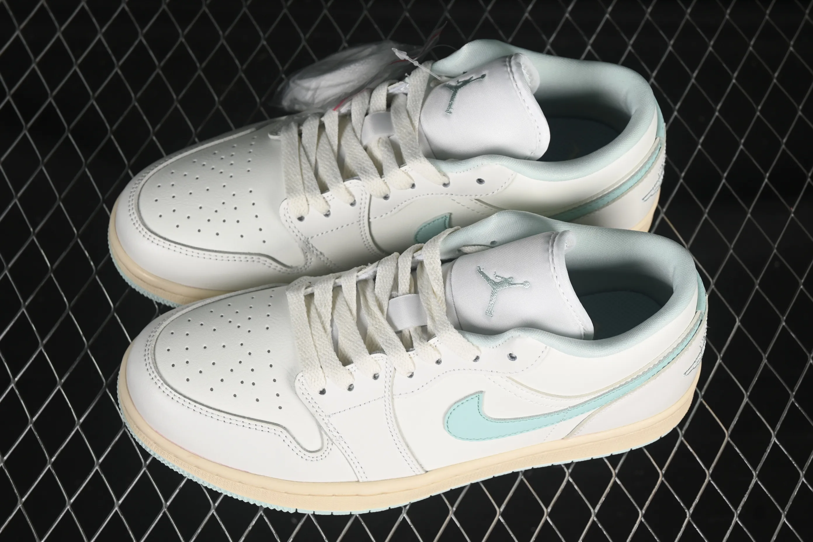 All categories Air Jordan Jordan series basketball shoes Air Jordan 1 Low Air Jordan 1 Low AJ1 Joe 1 white mint green low-top cultural and leisure sports sneakers DC0774-134